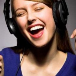 Eğlenceli Müzikler Dinlemek 