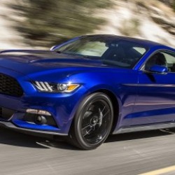 Bir hafta son model bir araç ile gezmek