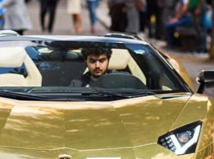 Abdullah, çeşitli yayın organlarınca "Arap Playboy, Suudi Prens, zengin şeyh ve işadamı" olarak tanımlanmıştı.