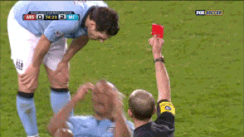 Tuttuğun takımın oyuncusu 2. sarıdan kırmızı yemesi gerekirken hakem direkt kırmızı çıkardı ne düşünüyorsun?