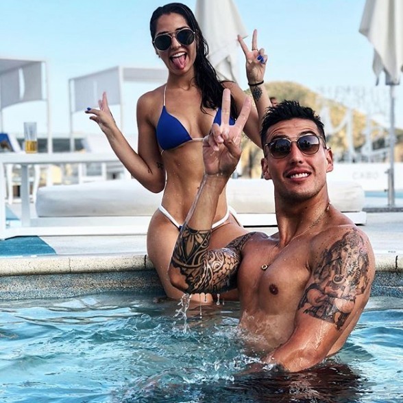 Enzo Roco ve Leticia Ribeiro, aşklarını saklamadan, paylaştıkları fotoğraflarl gösteriyorlar. İşte Beşiktaş'ın yeni transferi Enzo Roco'nun, her paylaşımıyla Instagram'ı sallayan Leticia Ribeiro'nun çok özel paylaşımları.
