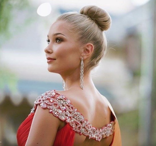 ARNA YR. JONDOTTIR