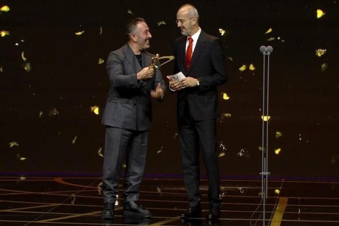 JÜRİ ÖZEL ÖDÜLÜ : CEM YILMAZ