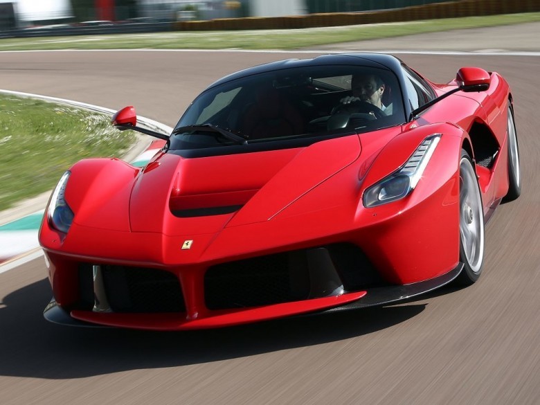 FERRARI LAFERRARI : 349 km/s