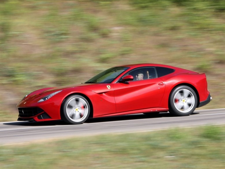 FERRARI F12 BERLINETTA : 340 km/s