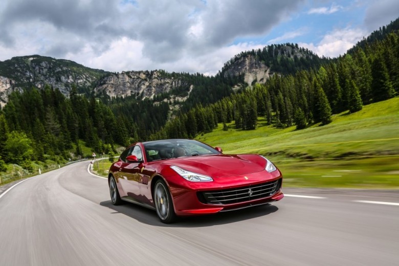 FERRARI GTC4LUSSO : 335 km/s