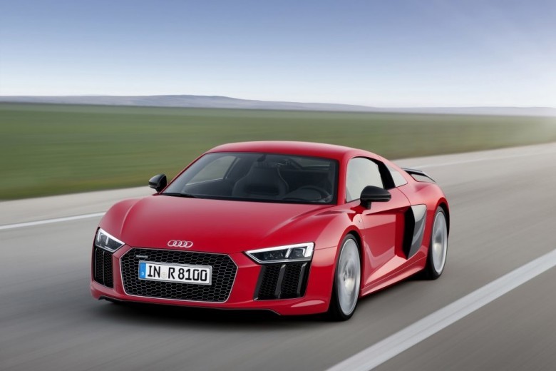 AUDI R8 : 330 km/s