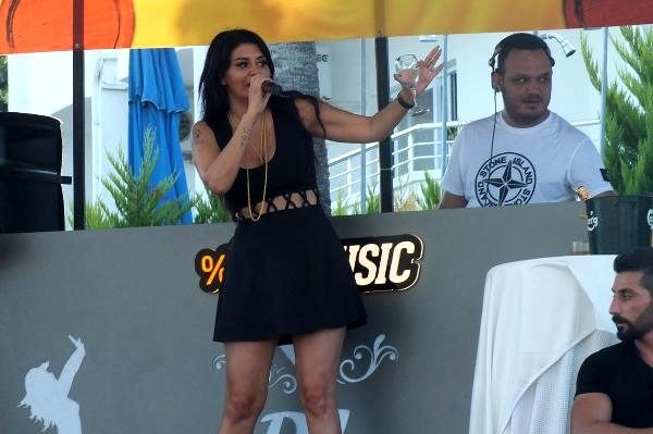 SAHNEDE SERGİLEDİĞİ PERFORMANSIYLA HERKESİ KENDİNE HAYRAN BIRAKTI