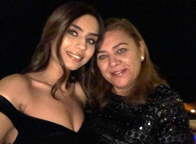 Amina Gülşe ve annesi