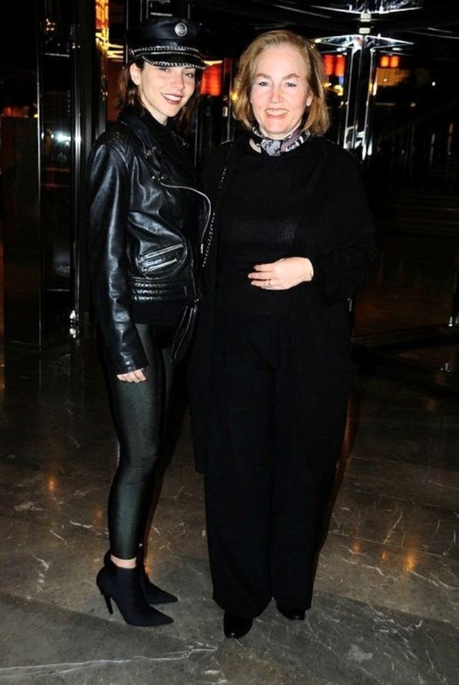 Merve Boluğur ve annesi