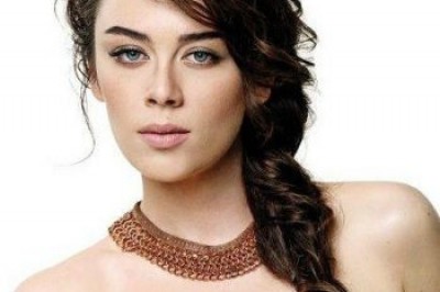 Demet Evgar Kimdir ?