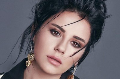 Merve Özbey O Miniğe Sahip Çıktı !