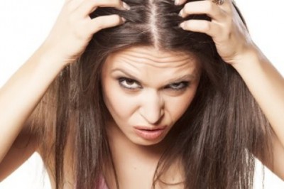 Saç Derisinin Kaşınma Sebepleri Nelerdir? Saç Derisi Kaşıntısı Nasıl Geçer?