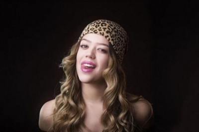 Feyza Aktan'dan Leopar Desenli Mini Elbisesi ile Cesur Pozlar