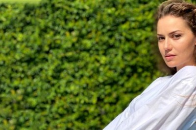 Fahriye Evcen'in Annesi Gençliği İle Görenleri Hayran Bırakıyor