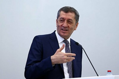 Ziya Selçuk: “Gün gelir bu sıfatlar silinir, geriye yine ‘öğretmen’ kalır”