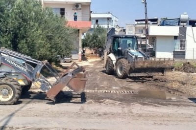 Akdeniz Belediyesi, su baskınlarından etkilenen vatandaşların yardımına koştu