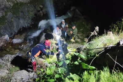 Yaylada mahsur kalan 4 kişi kurtarıldı