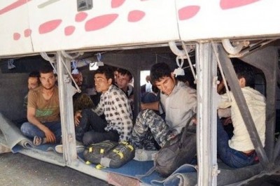 Yolcu otobüsünde 68 kaçak göçmen yakalandı