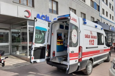 Dingili kopan patpat devrildi: 2 yaralı