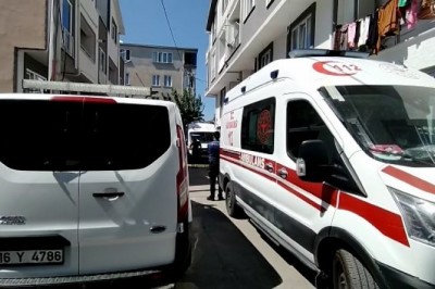 Karısını bıçakla delik deşik ettikten sonra kendini astı