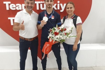Olimpiyatlarda tarih yazan Eray Şamdan yurda döndü