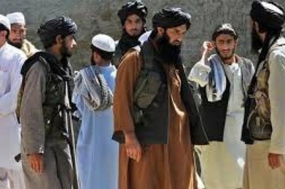 Pakistan, Taliban'ın kontrolündeki Afganistan sınırını yeniden açtı