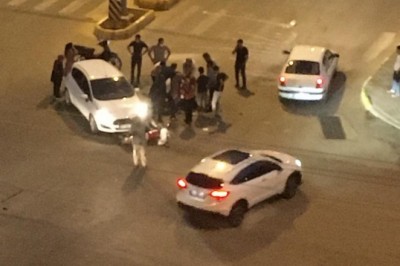 Motosiklet ile otomobil çarpıştı: 2 yaralandı