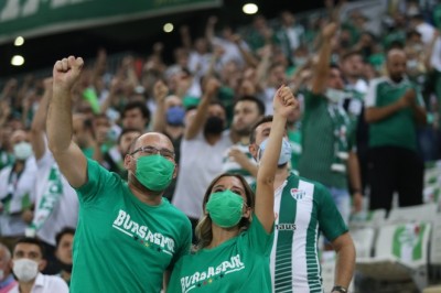 Bursaspor 523 gün sonra taraftarıyla buluştu