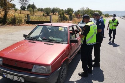 Balıkesir'de jandarma 14 aranan şahsı yakaladı