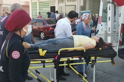 Motosiklet yayaya çarptı: 2 yaralı