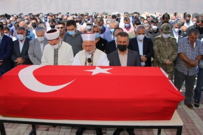 Uçak kazasında hayatını kaybeden Mirzaoğlu Elazığ'da son yolculuğuna uğurlandı