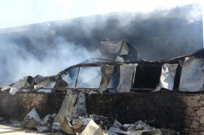 15 saattir yanan fabrikaya müdahale devam ediyor