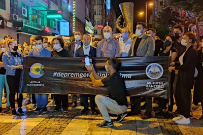 Marmara Depremi’nde hayatını kaybedenler Avcılar’da çeşitli etkinliklerle anıldı