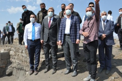 Bilal Erdoğan, Malazgirt Zaferi etkinlikleri öncesi Ani Ören Yeri’ni gezdi
