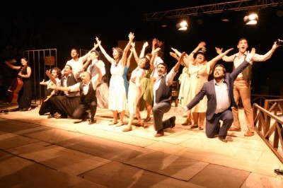 Mersin Büyükşehir Şehir Tiyatrosu, Torbalı Metropolis Tiyatro Festivali’nin açılışını yaptı