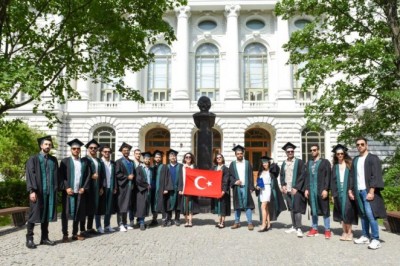 Rusya’da yüksek lisans programını tamamlayan 22 Türk öğrenci diplomalarını aldı