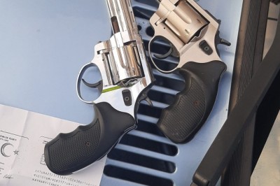 Trafik uygulamasında bir kişi 2 silahla yakalandı