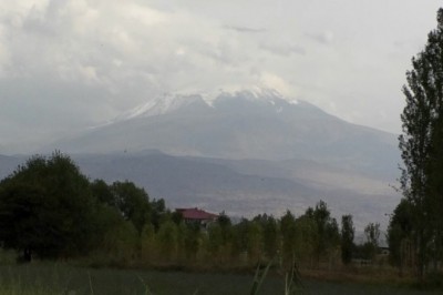 Havaların soğumasıyla Ağrı Dağı'na kar yağdı