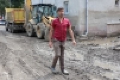 Kendisi de dahil tüm ailesi selde mahsur kaldı, babasını kaybetti