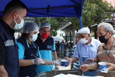 Aydın Büyükşehir Belediyesi'nden vatandaşlara aşure ikramı