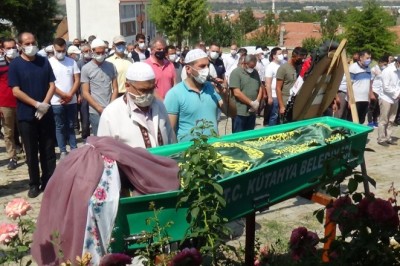 Kütahya’da nişanından bir hafta önce kazada ölen genç kız toprağa verildi