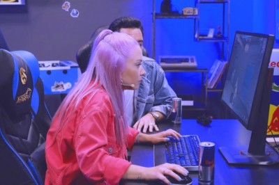 Ece Seçkin Red Bull GamerSZone’un konuğu oldu