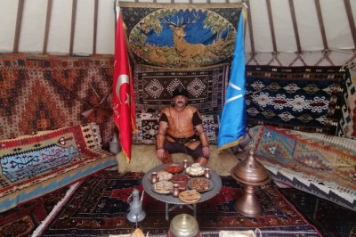 Kayseri Büyükşehir, Ahlat Millet Bahçesi'ne çadırını kurdu