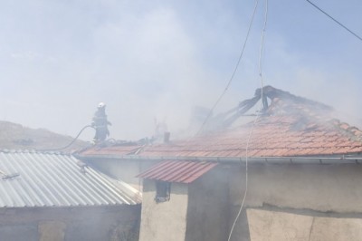 Şuhut'ta ev yangını korkuttu