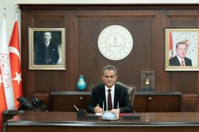 Yangın ve selden zarar gören öğrenci ile öğretmenlere 10 bin tablet ulaştırılacak