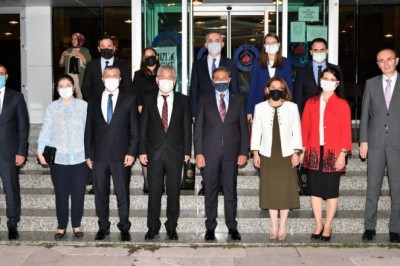 Vali Şıldak'tan veda yemeği