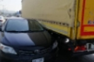 D-100'de tır ile otomobil çarpıştı: 2 yaralı