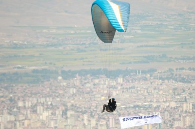 Paraşütle aşı farkındalığı oluşturuldu