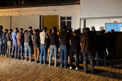 Hatay'da 43 kaçak göçmen ve 3 organizatör yakalandı